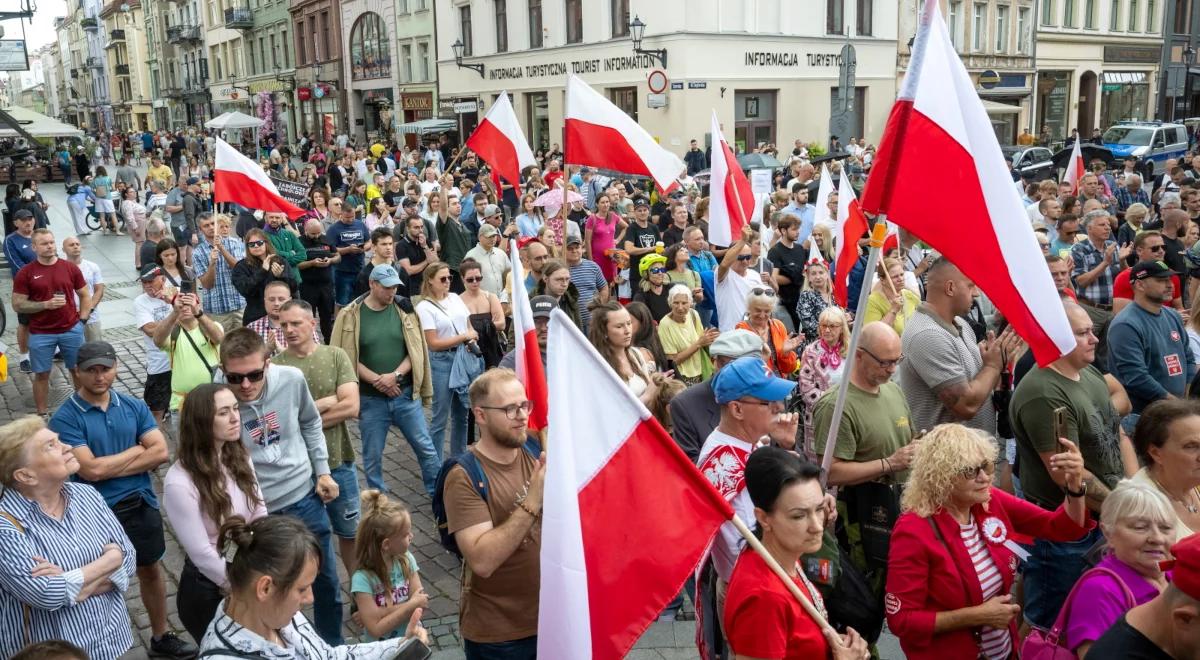 Antyimigranckie demonstracje. "To część kampanii wyborczej"