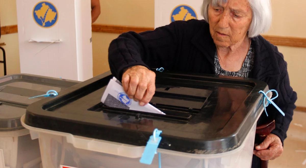 Serbowie zapowiadają bojkot lokalnych wyborów w Kosowie. Większość lokali znajdzie się w kontenerach