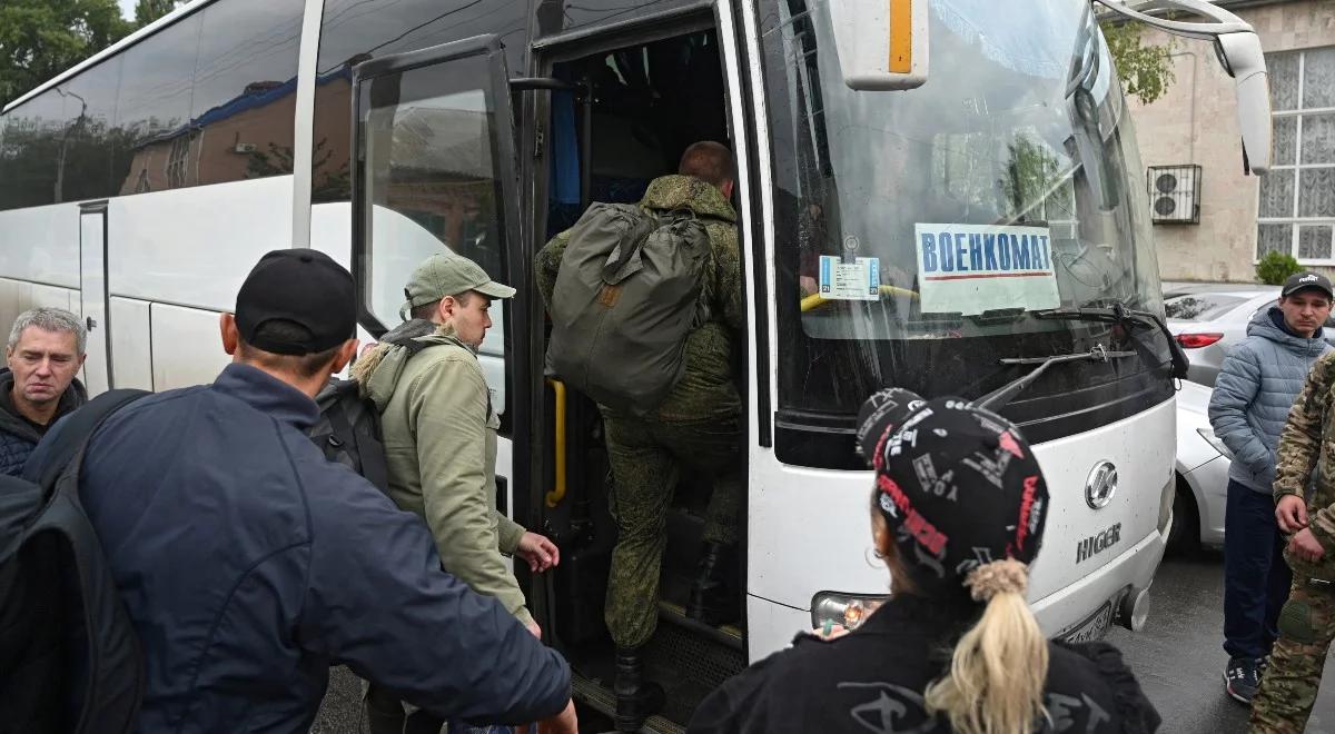 Putin pozbywa się przeciwników. Samorządowcy krytykujący Kreml trafiają na front