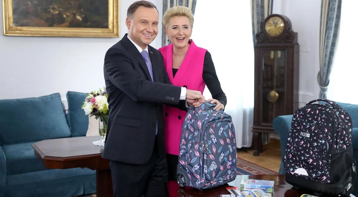 "Tornister Pełen Uśmiechów". Para prezydencka wsparła akcję Caritas Polska