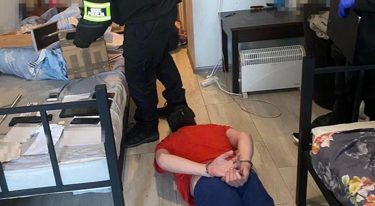 Akcja pomorskiej policji. Rozbili gang oszustów. Zatrzymano co najmniej 300 osób