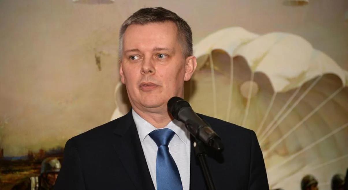 Szef MON na podsłuchu? "Prawnicy analizują sprawę"