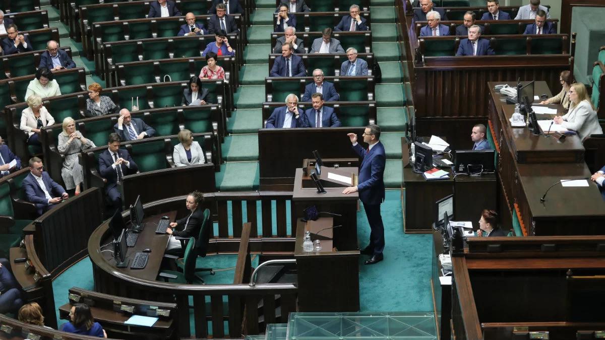 "Ogromne pieniądze dla Polski". Politycy PiS gratulują premierowi negocjacji na szczycie UE