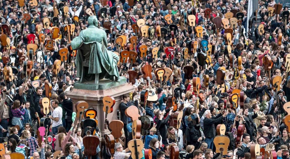 We Wrocławiu pobito gitarowy rekord Guinnessa. "Hey Joe" zagrało wspólnie 7423 ludzi 