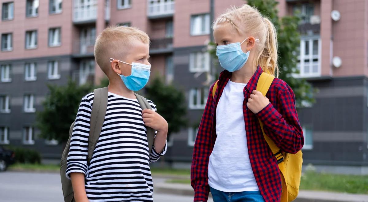 Część dzieci w Anglii zapomniała, jak używa się noża i widelca. Powodem pandemia