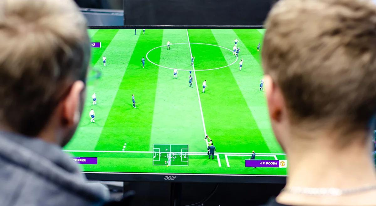 Rewolucja w FIFA 22. Jak oceniony został Lewandowski? Szpakowski ma następcę