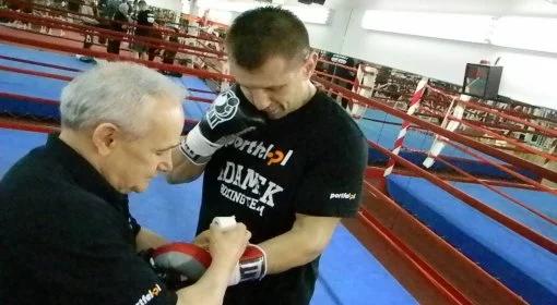 Na pojedynek z Kliczką Adamek nie zapomni jaj 