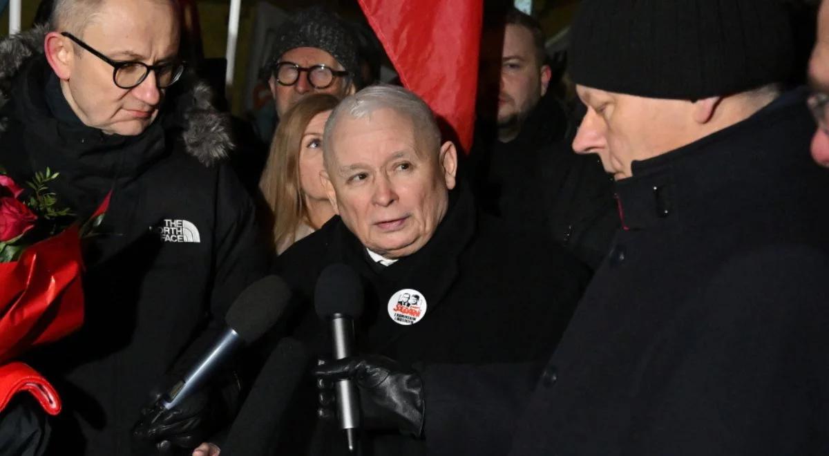 Prezes PiS odwiedził zakład karny koło Ostrołęki. Próbował porozmawiać z Maciejem Wąsikiem