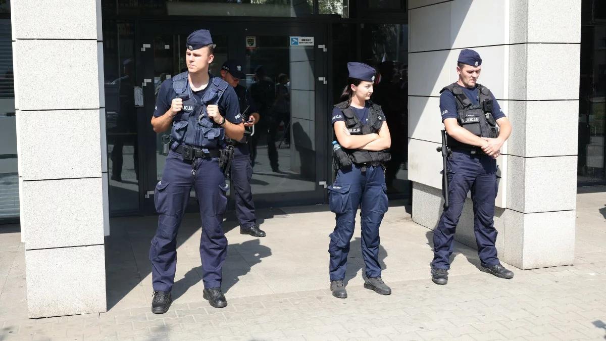 Policja w siedzibie Stowarzyszenia Marsz Niepodległości. Wcześniej przeszukania w domach