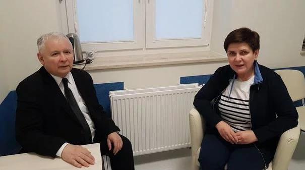  Prezes PiS Jarosław Kaczyński odwiedził premier Beatę Szydło w szpitalu