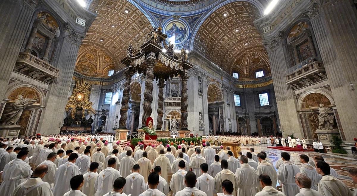 Nabożeństwo Męki Pańskiej w Watykanie. Liturgii przewodniczy papież Franciszek