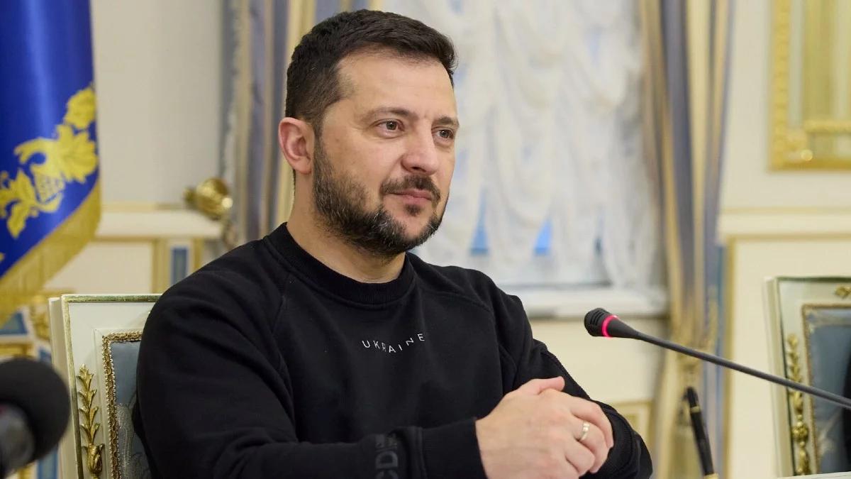 100 polityków i kilkadziesiąt podmiotów objętych sankcjami. Zełenski podpisał dekret