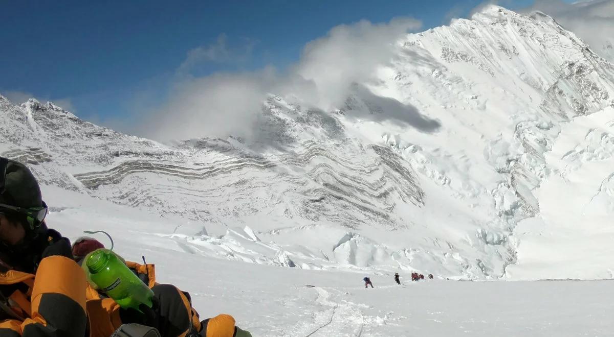 Zbadano próbki śniegu z masywu Mount Everest. Zaskakujące odkrycie