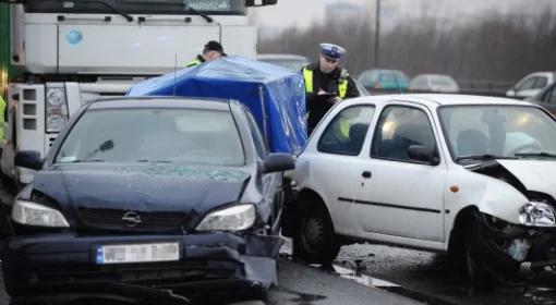 Stolica: karambol na moście, ranna osoba