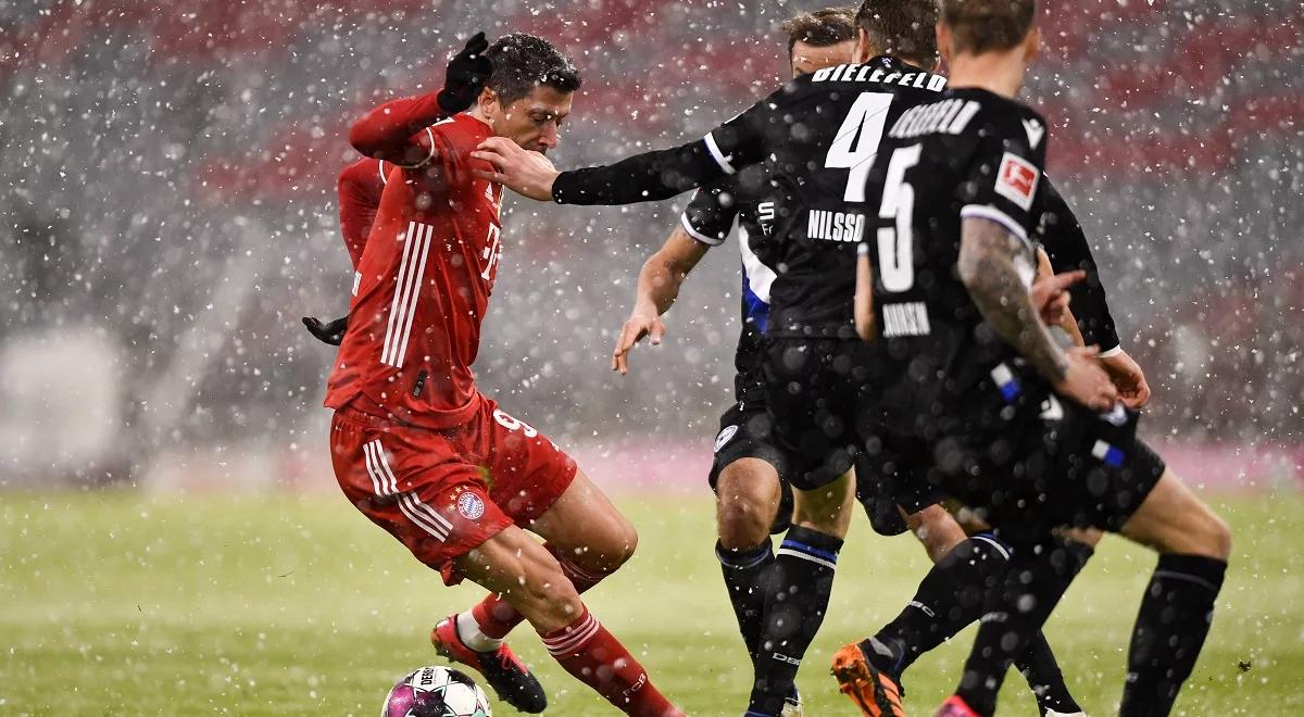 Bundesliga: grad goli i śnieżyca w meczu Bayernu. Robert Lewandowski z bramką, ale bez zwycięstwa