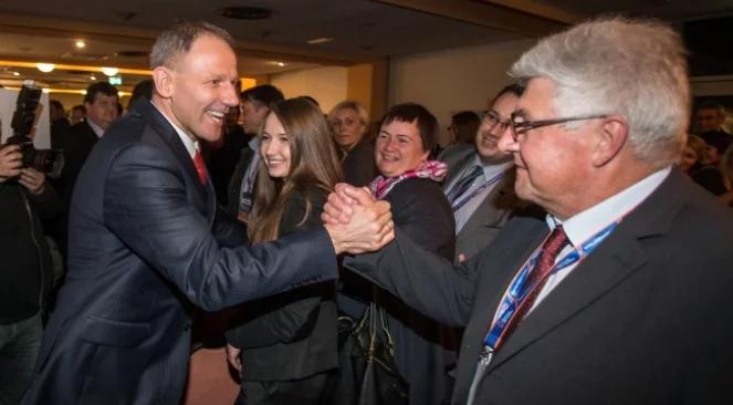 Media ujawniają: głos na Protasiewicza w zamian za pracę