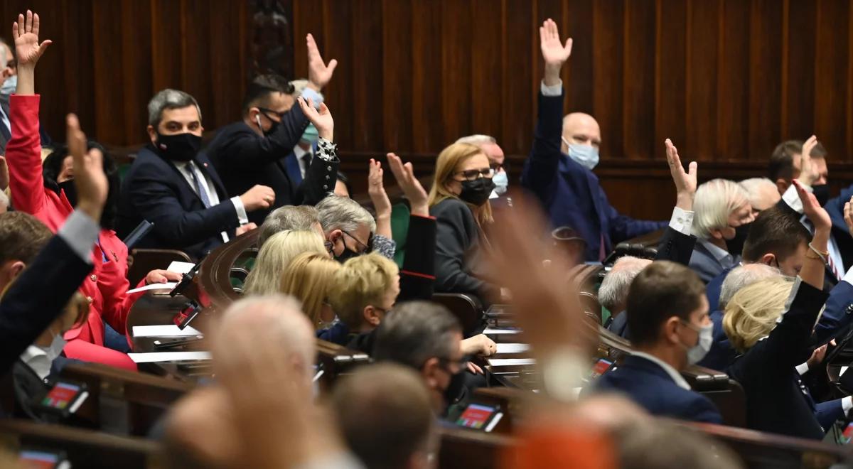 "Większość klubu PiS będzie za". Radosław Fogiel o projekcie weryfikacji covidowej