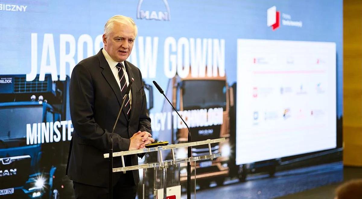 Niemiecki koncern inwestuje w fabrykę w Niepołomicach. Gowin: przemysł okazał się kołem napędowym polskiej gospodarki