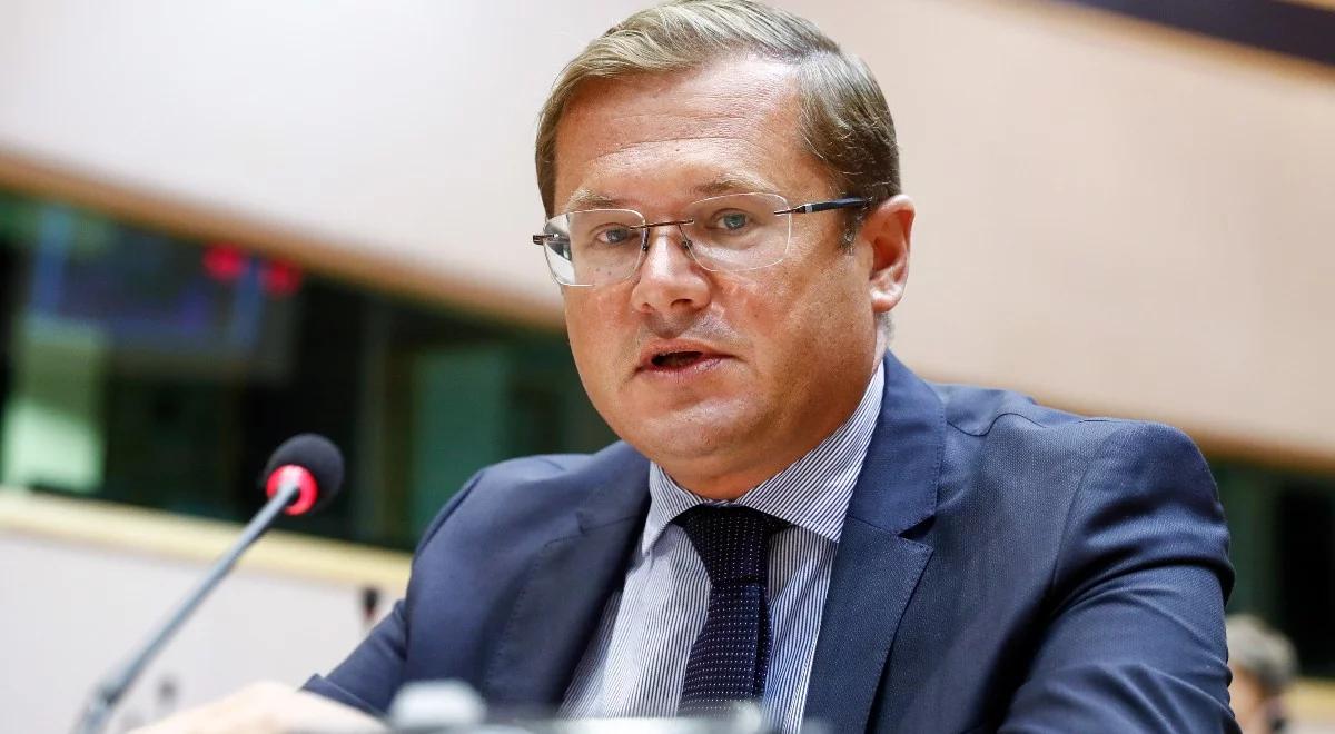 "Wykorzystywanie migrantów grozi bezpieczeństwu". Andrzej Sadoś ostrzega w Europarlamencie 