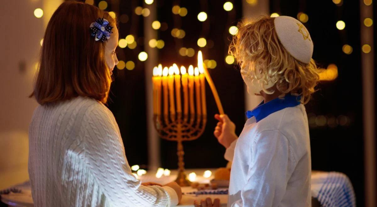 Rozpoczyna się Chanuka. Jedno z najbardziej radosnych świąt dla judaizmu