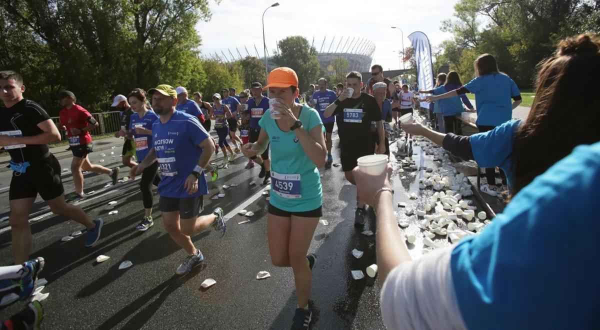 37. PZU Maraton Warszawski. Uczestnicy biegną ulicami Warszawy