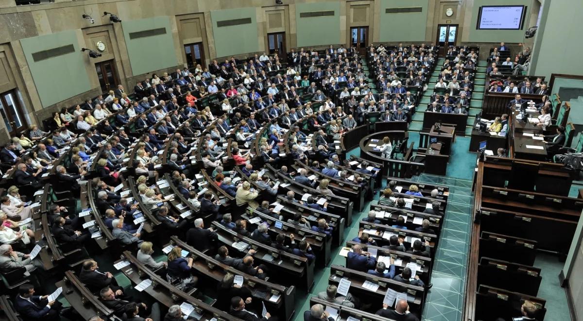 Nowy sondaż CBOS: rośnie poparcie dla PiS i PO, traci ruch Pawła Kukiza
