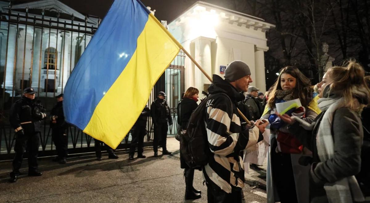 "Zatrzymać wojnę". Manifestacja przed ambasadą Federacji Rosyjskiej