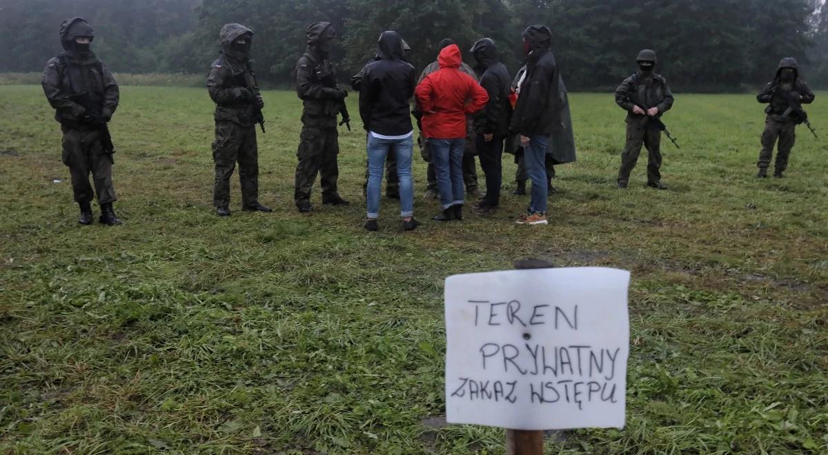 "Zabezpieczamy działania Straży Granicznej". Ponad 20 policjantów na granicy polsko-białoruskiej