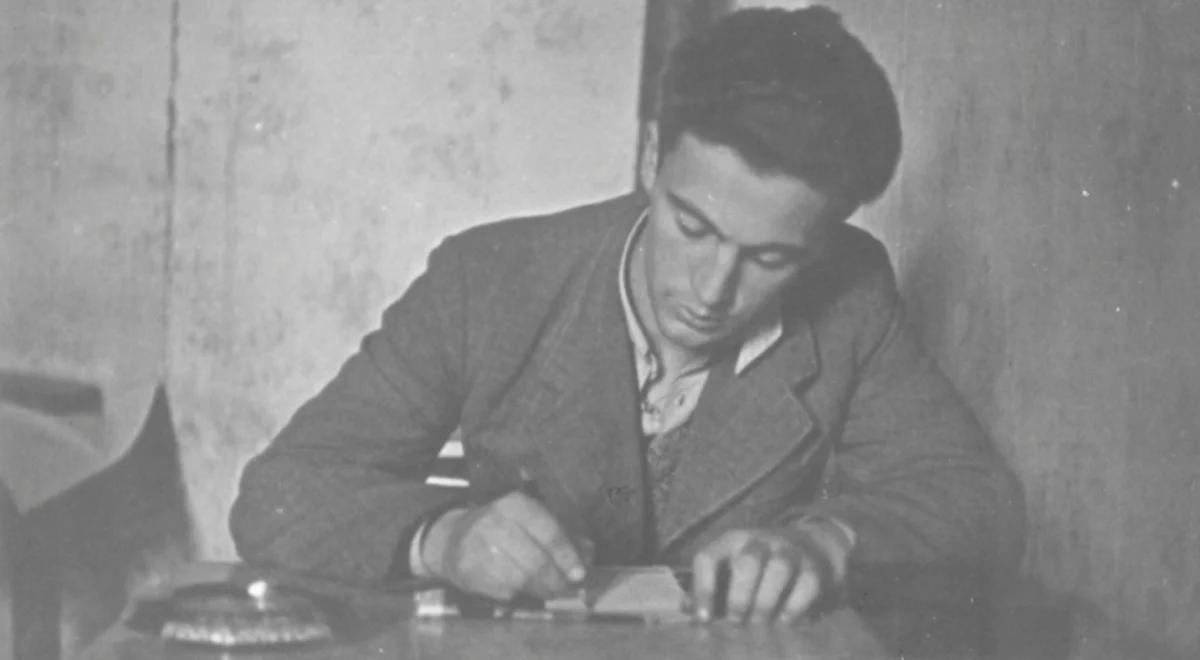 "Najbardziej żal mi mojej matki". Janusz Różewicz, zamordowany poeta