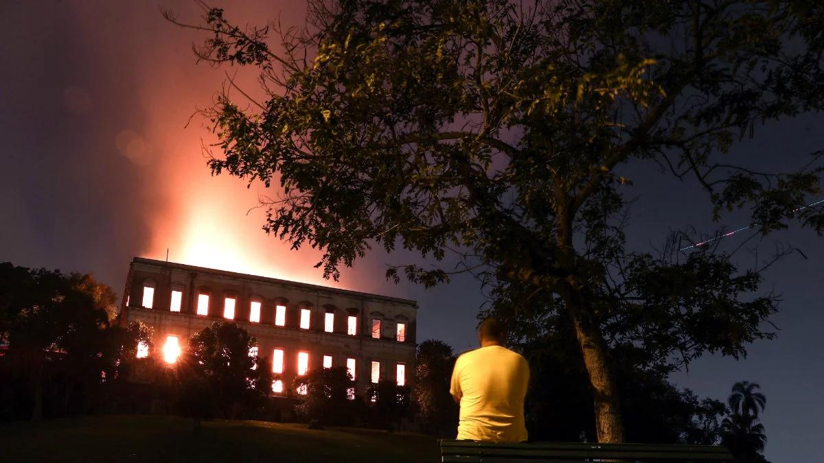 Brazylia: pożar w Muzeum Narodowym w Rio de Janeiro. Ogromne zniszczenia