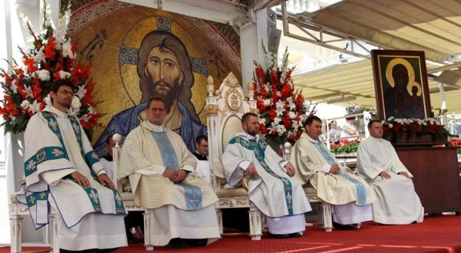 Pielgrzymki na Jasną Górę przed świętem Matki Bożej Szkaplerznej