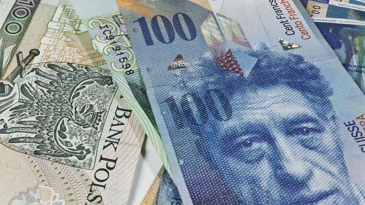 Czy opłaca się sprzedać roszczenie frankowe? Szybkie pieniądze, ale problem pozostaje