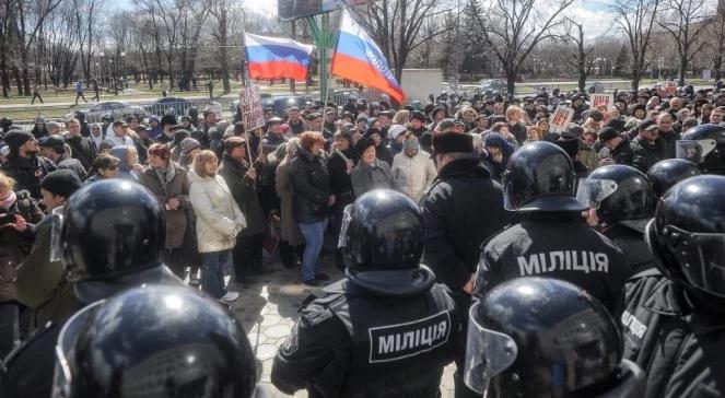 Ukraina: milicja zablokowała wjazd do Ługańska, separatyści zdobyli broń