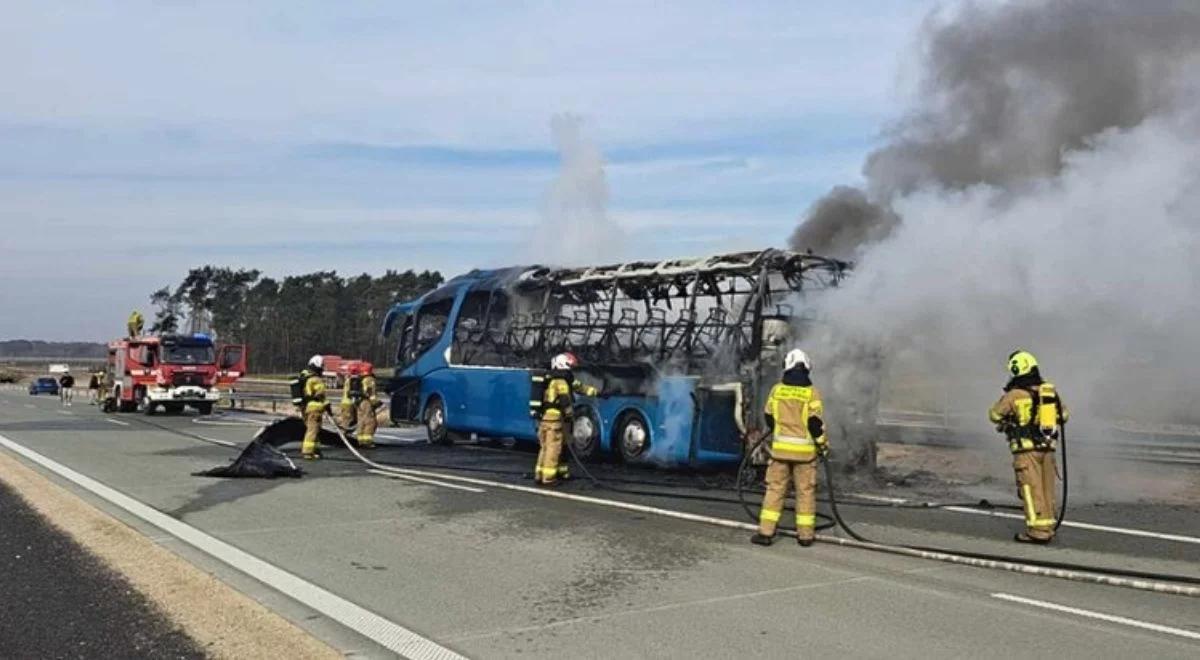 Uczniowie jechali do Sejmu. Autokar stanął w płomieniach na autostradzie A2