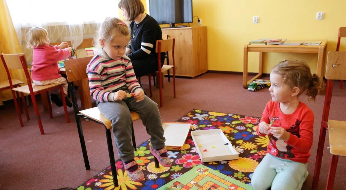 Grupa Polaków sprowadzona z Ukrainy do Polski. Uchodźcy rozpoczęli program adaptacyjny