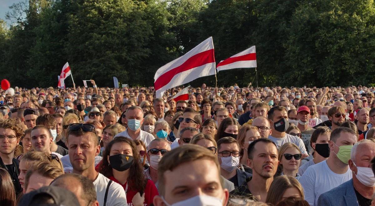 MSW Białorusi poszerza katalog "nazistowskich symboli". Włączono do niego hasło opozycjonistów