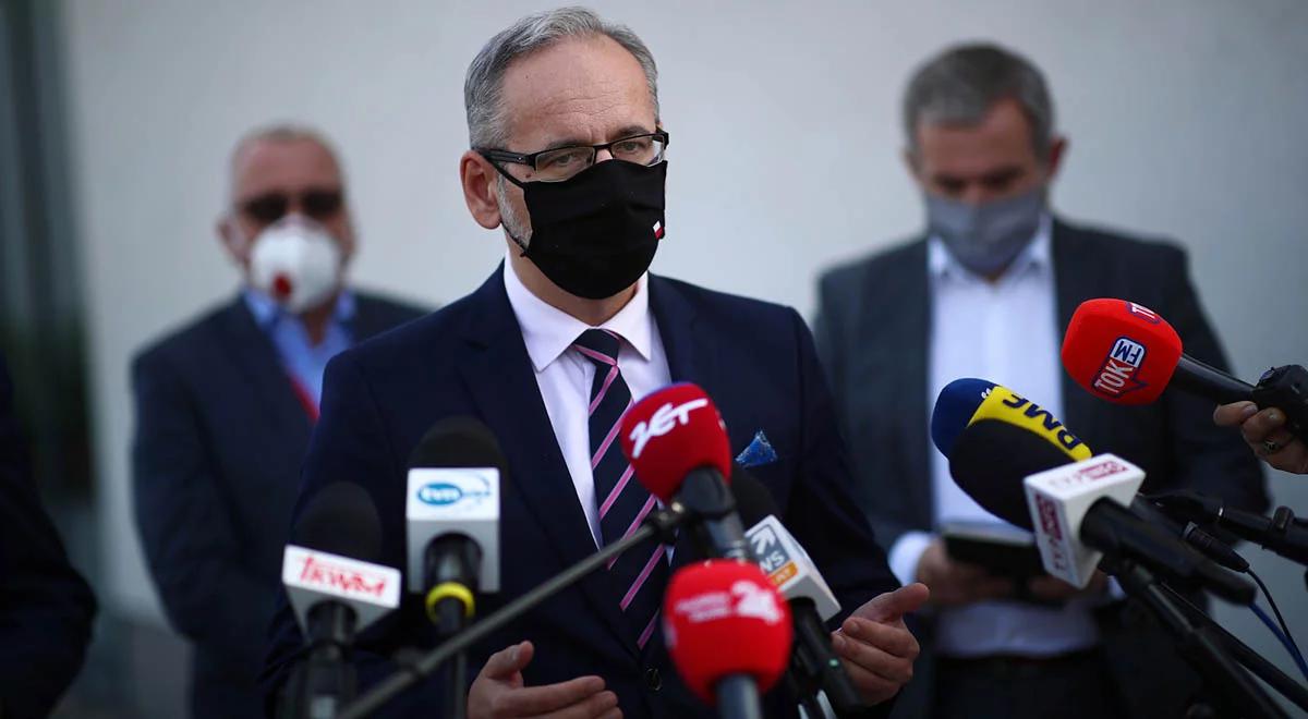 "Noszenie maseczki i zachowanie dystansu społecznego ma sens". Minister zdrowia o sytuacji epidemicznej