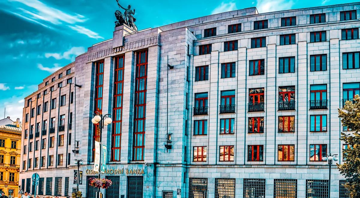 Podsumowanie działalności banków centralnych w 2021 roku. Droga od zagrożenia deflacją do inflacji
