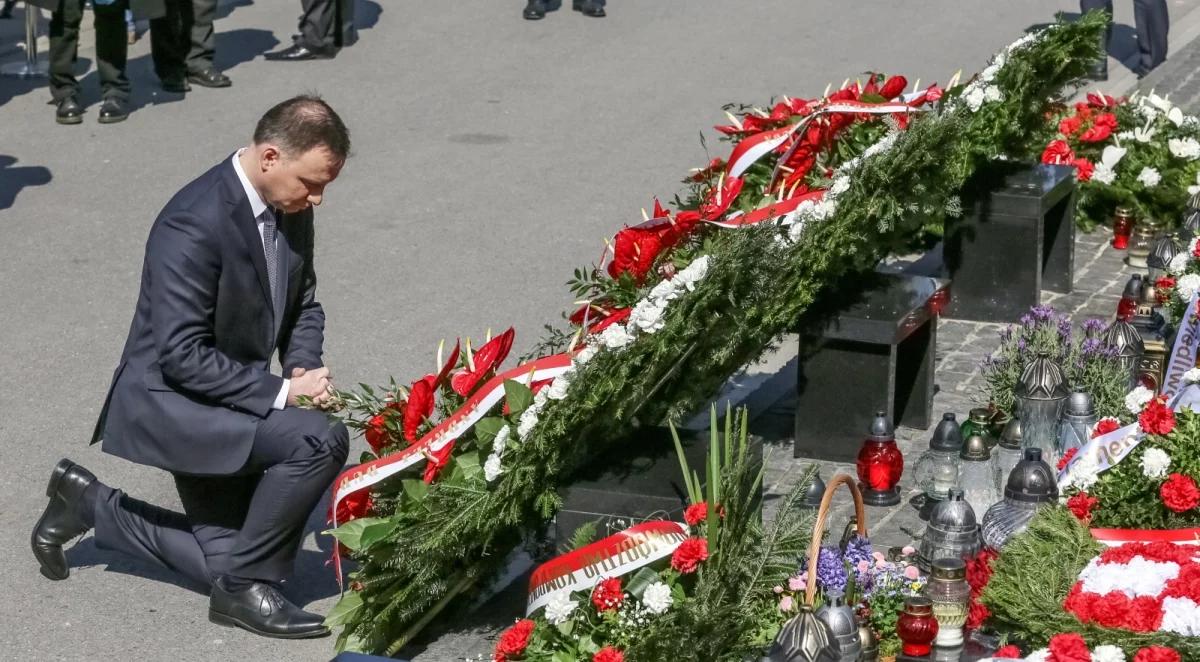 7. rocznica katastrofy smoleńskiej. Prezydent Andrzej Duda: siedem lat temu Polacy zdali wielki, historyczny egzamin