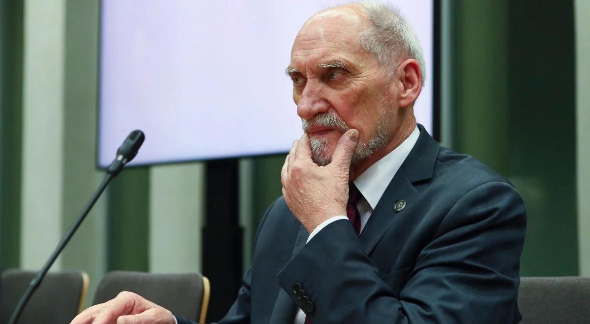 Nowelizacja ustawy o służbie cywilnej. Macierewicz: zamknięcie procesu rozpoczętego w 1992 r.
