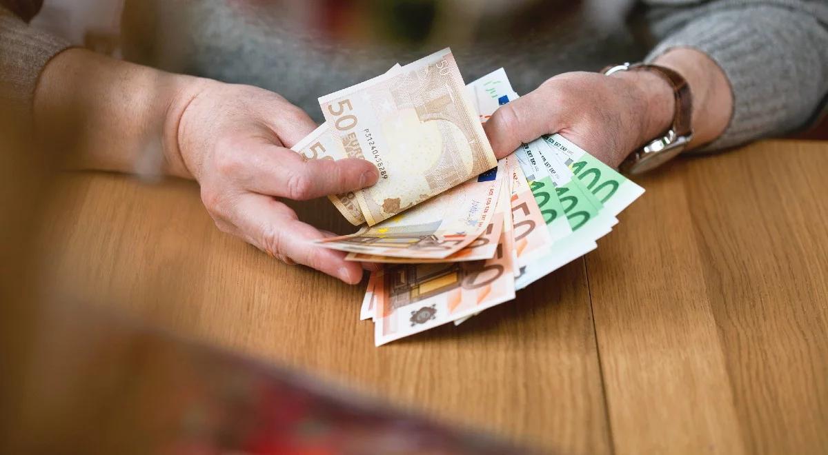 1200 euro co miesiąc, za nic. Niemcy eksperymentują z tzw. dochodem podstawowym