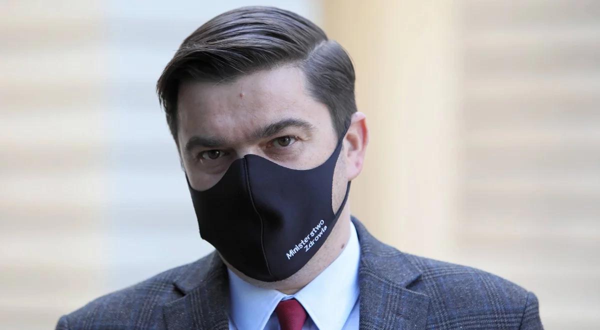 "Spotkania raczej tylko w gronie najbliższych". Rzecznik MZ o imprezach sylwestrowych