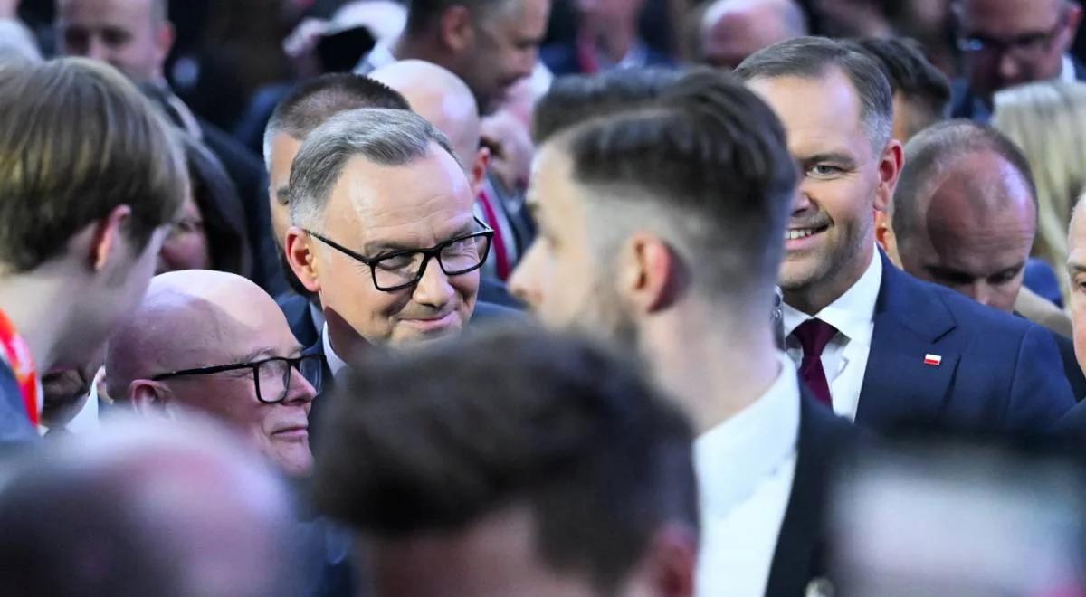 Prezydent Duda broni Nawrockiego ws. bójki kibiców. "Obrzydliwa relatywizacja"