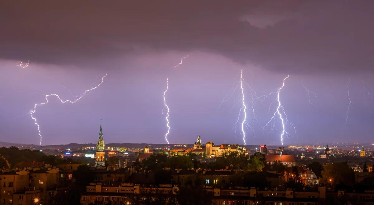 Uwaga na burze i grad. IMGW wydał alert