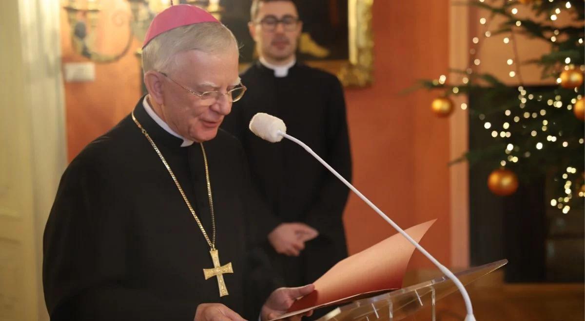 "Ostracyzm, inwektywy, wulgaryzmy". Rośnie grono obrońców abp. Jędraszewskiego