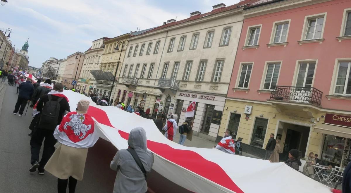 Marsz Białorusinów w Warszawie. "KGB grozi naszym bliskim w kraju"