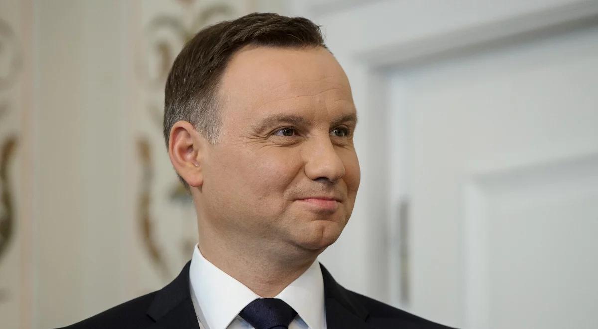 Prezydent: wywieśmy biało-czerwone flagi, bądźmy dumni