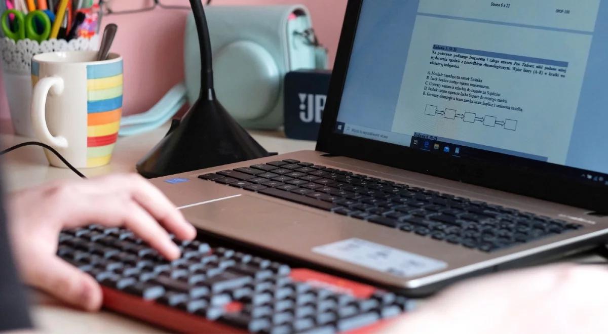 Pierwszy taki egzamin. Ruszają próbne matury, całkowicie online