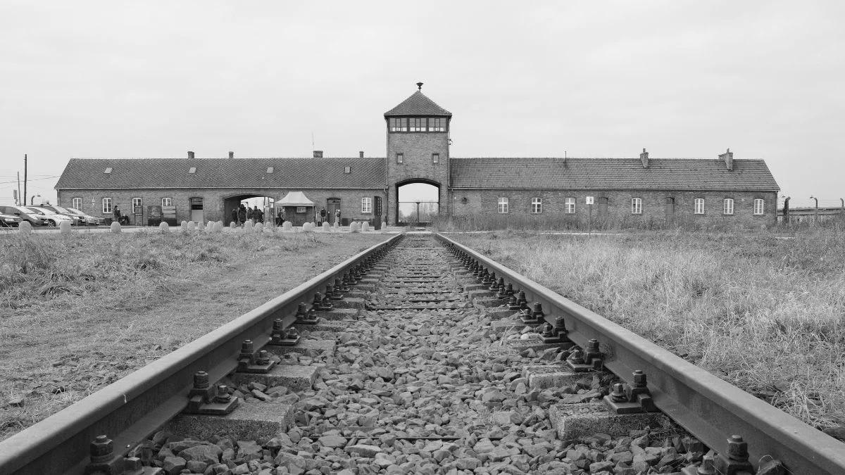 Prawda o komorach gazowych Auschwitz. Posłuchaj świadków