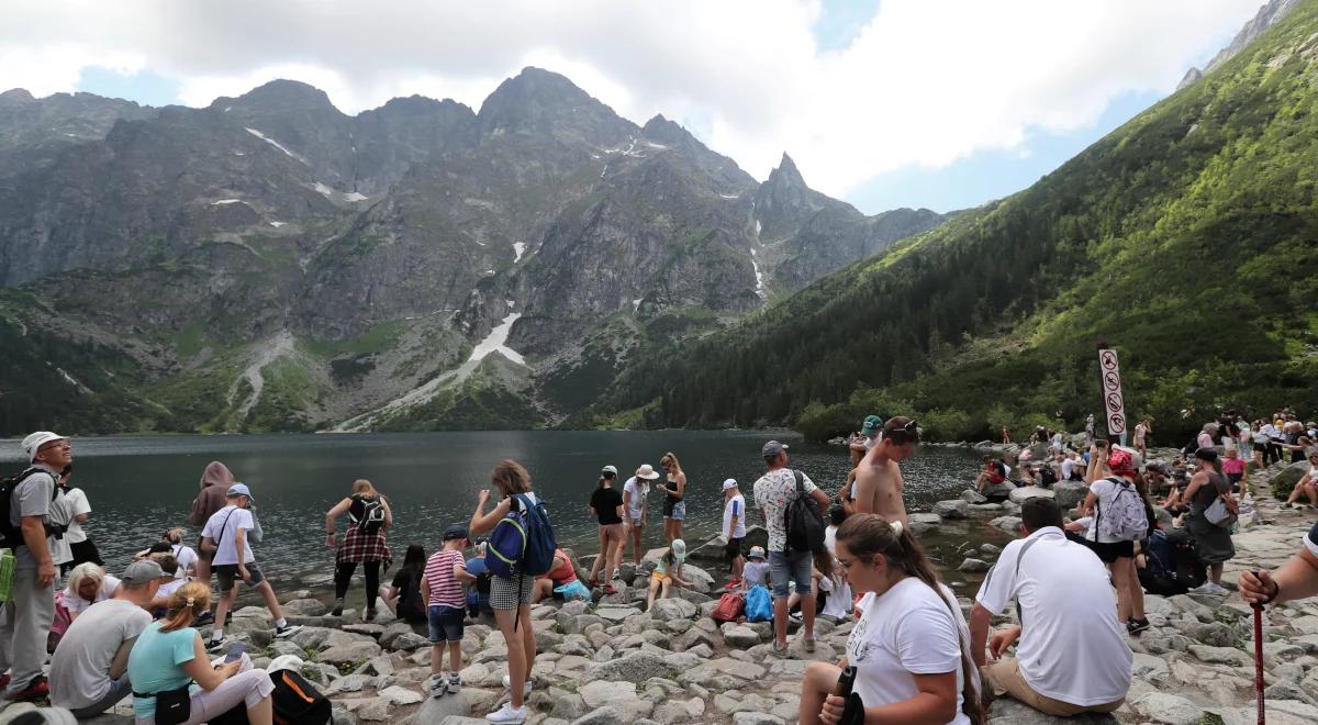 Tatry to wakacyjny wybór wielu turystów. Najbardziej oblegany szlak do Morskiego Oka